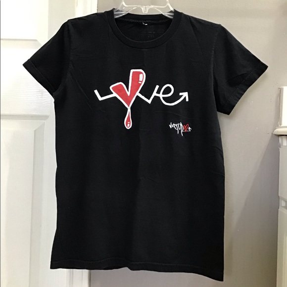 Tops - Black Graphic Tee Shirt |L|